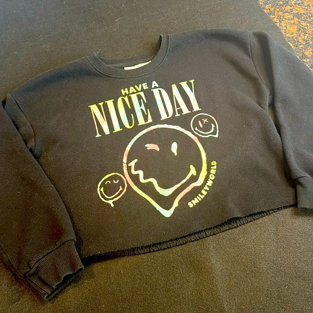 Smiley World “Have a nice day” melted smiley face crop black sweatshirt kids 6/7